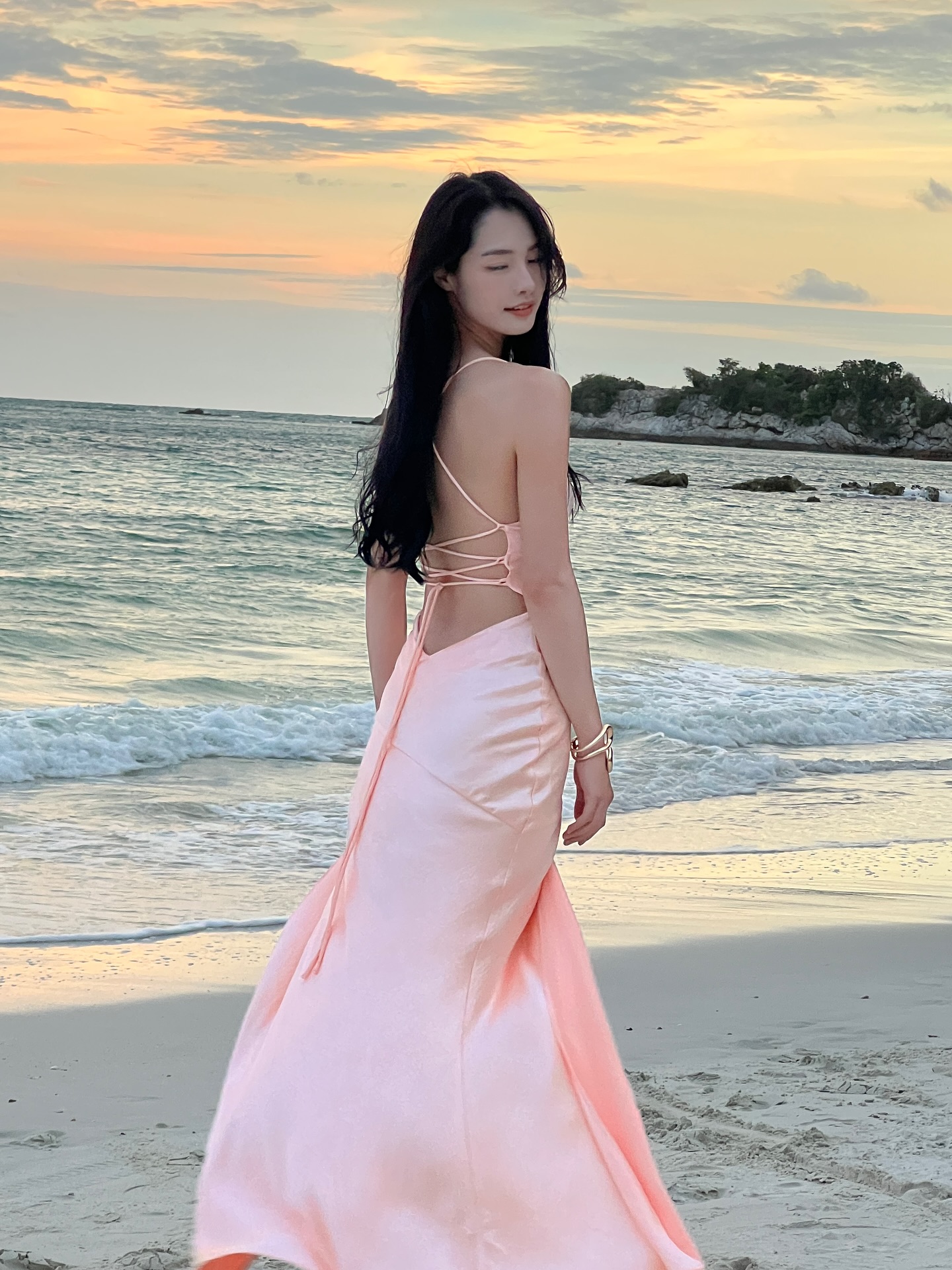 มิ้นท์ - รัญชน์รวี เอื้อกูลวราวัตร