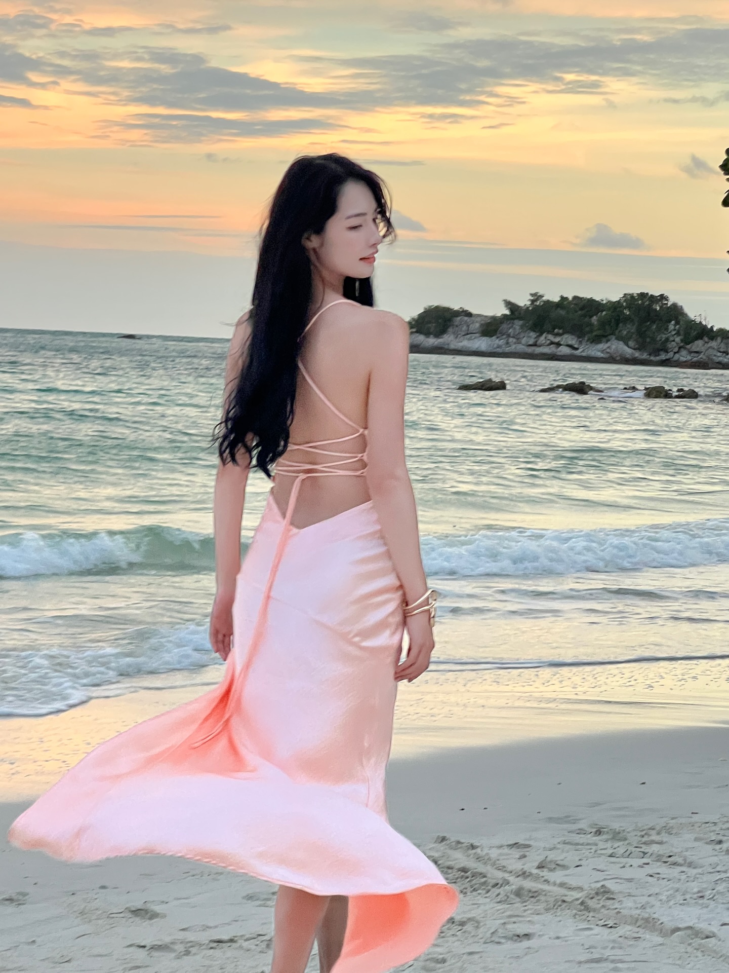มิ้นท์ - รัญชน์รวี เอื้อกูลวราวัตร