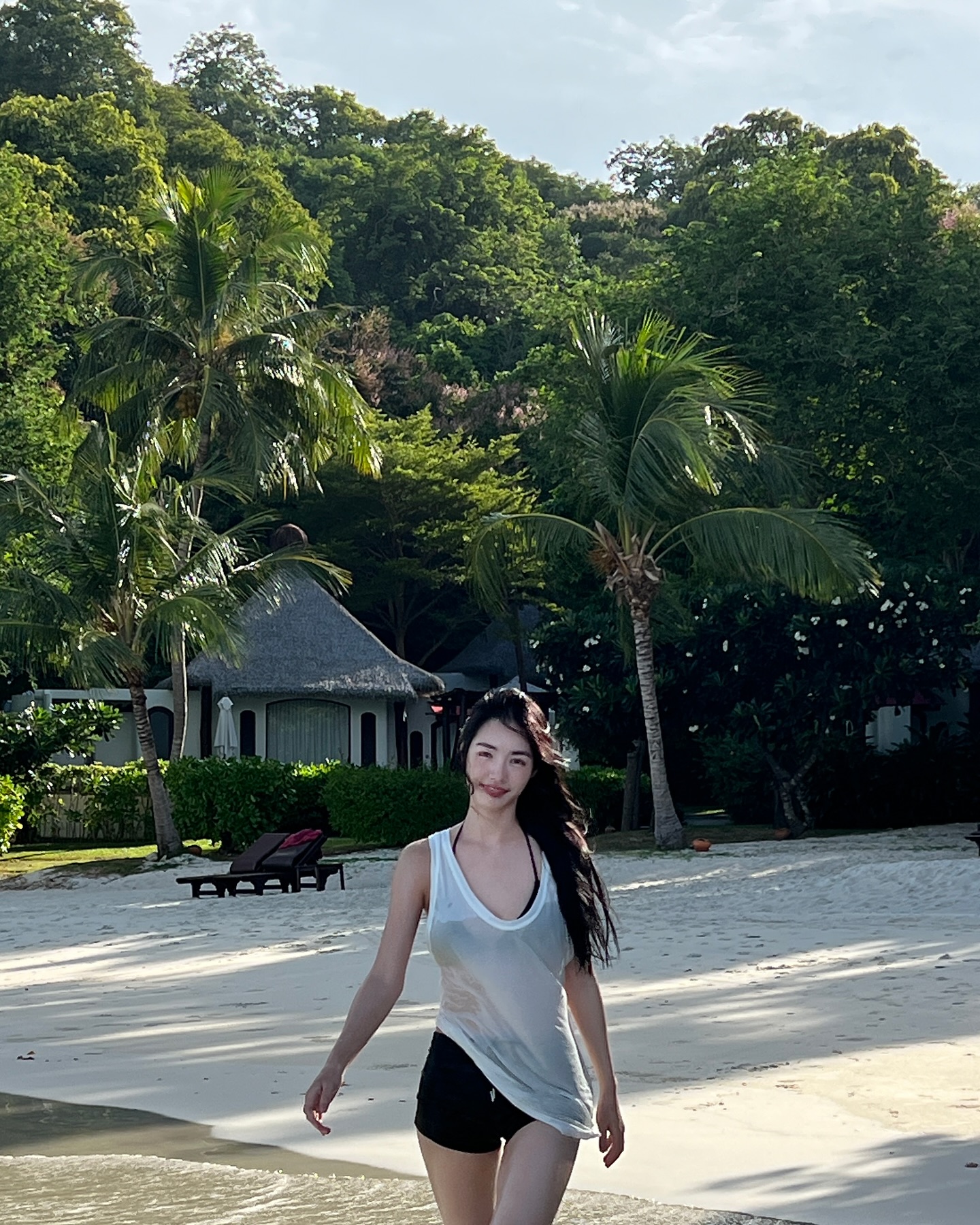 มิ้นท์ - รัญชน์รวี เอื้อกูลวราวัตร
