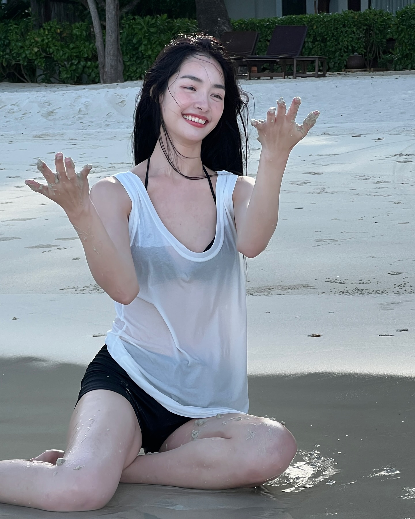 มิ้นท์ - รัญชน์รวี เอื้อกูลวราวัตร