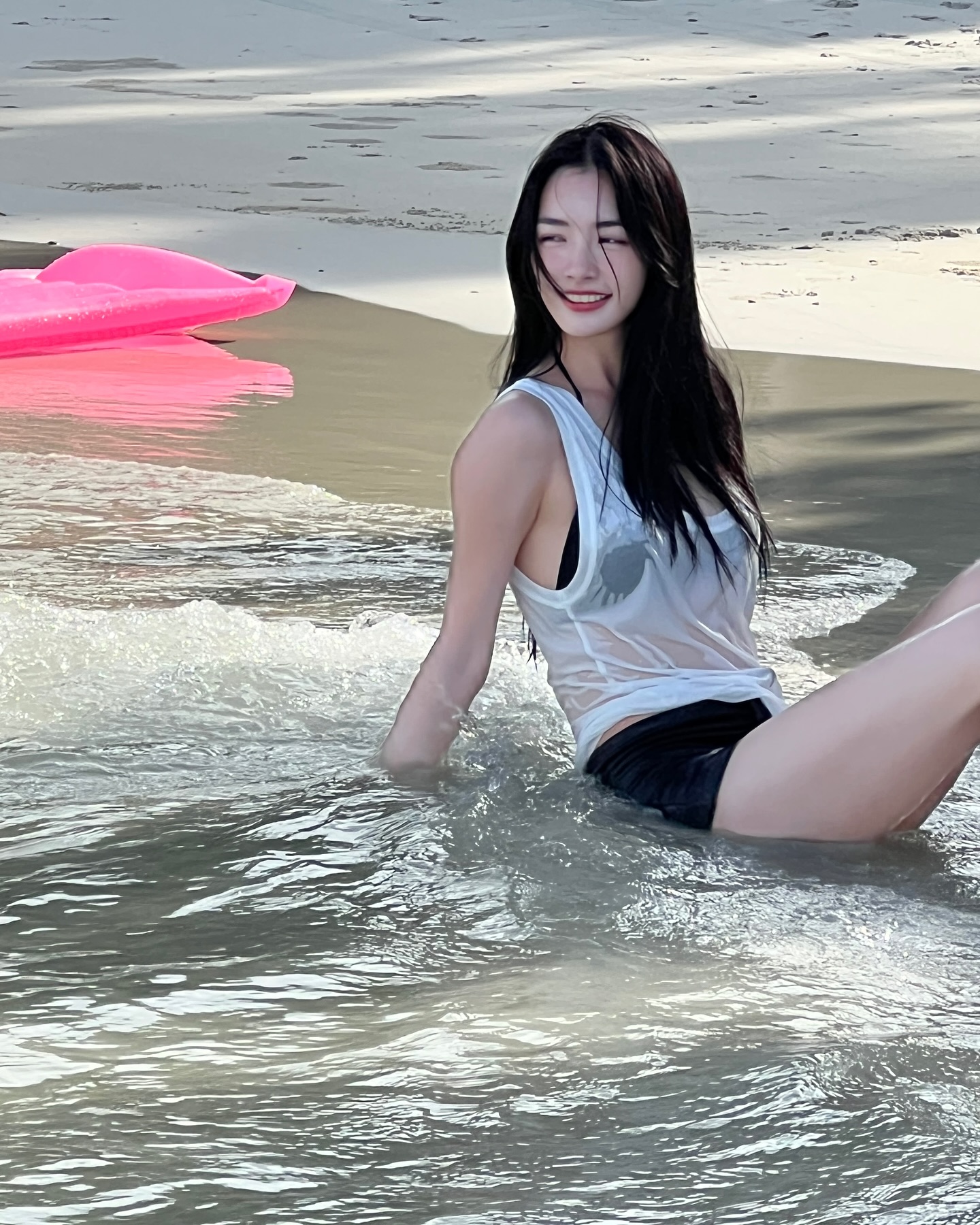 มิ้นท์ - รัญชน์รวี เอื้อกูลวราวัตร