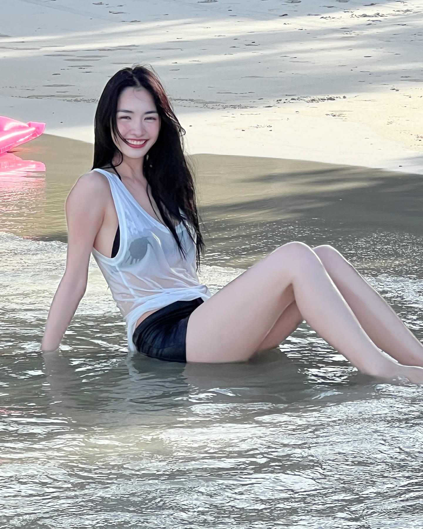 มิ้นท์ - รัญชน์รวี เอื้อกูลวราวัตร