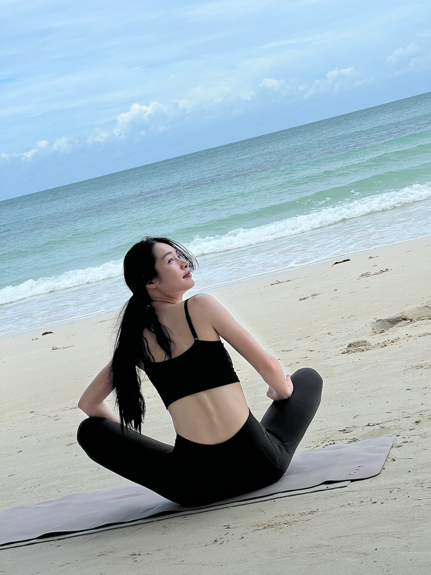 มิ้นท์ - รัญชน์รวี เอื้อกูลวราวัตร