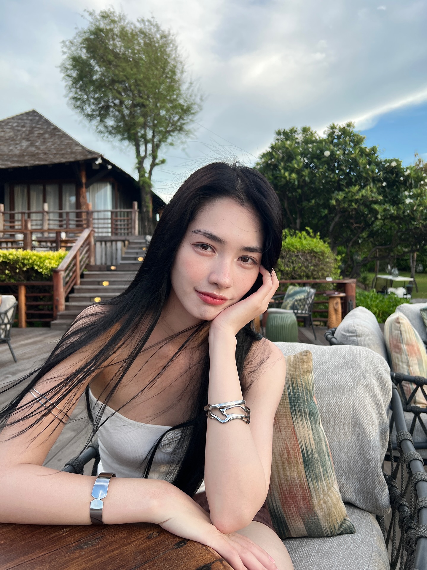 มิ้นท์ - รัญชน์รวี เอื้อกูลวราวัตร