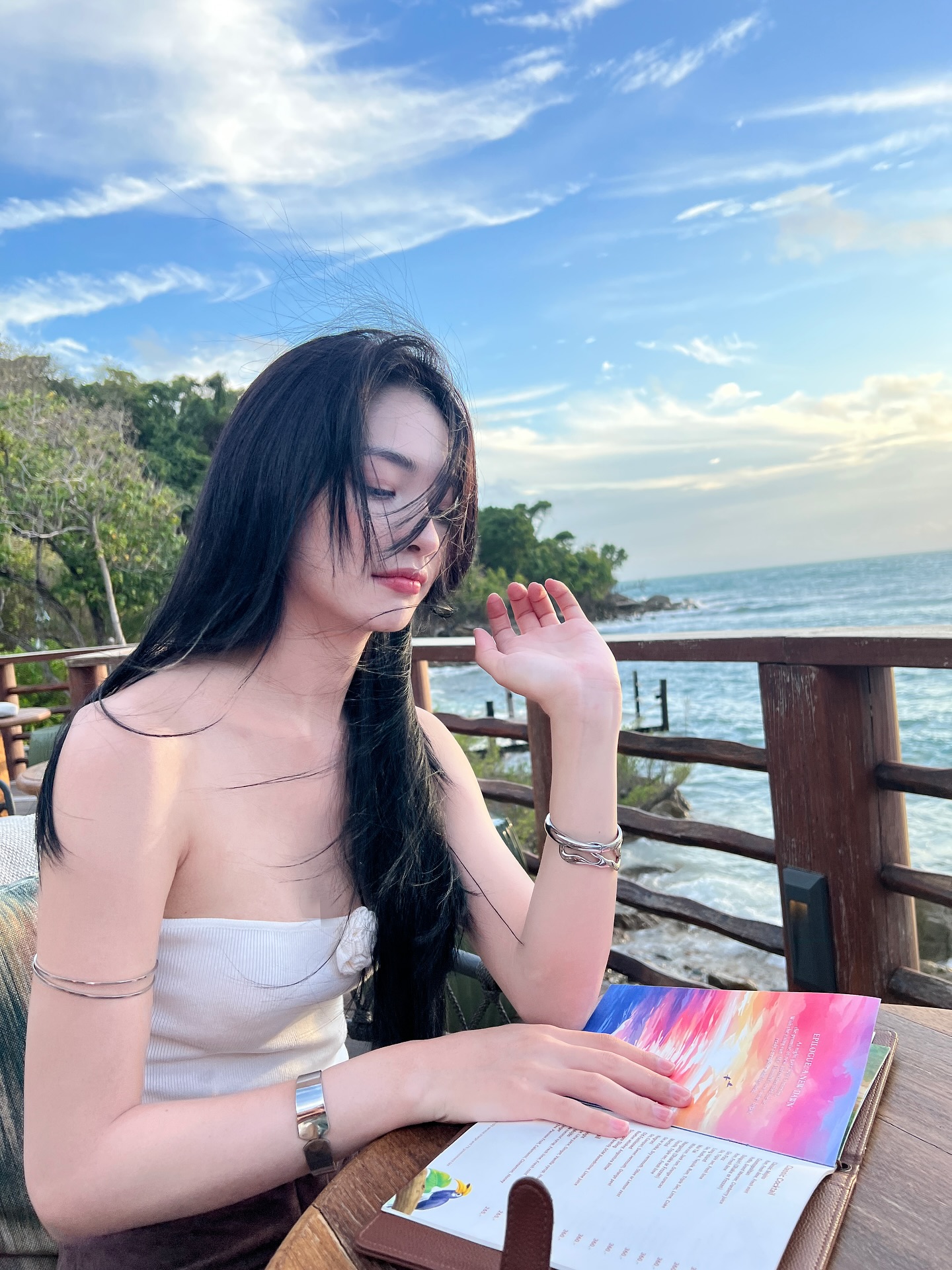 มิ้นท์ - รัญชน์รวี เอื้อกูลวราวัตร