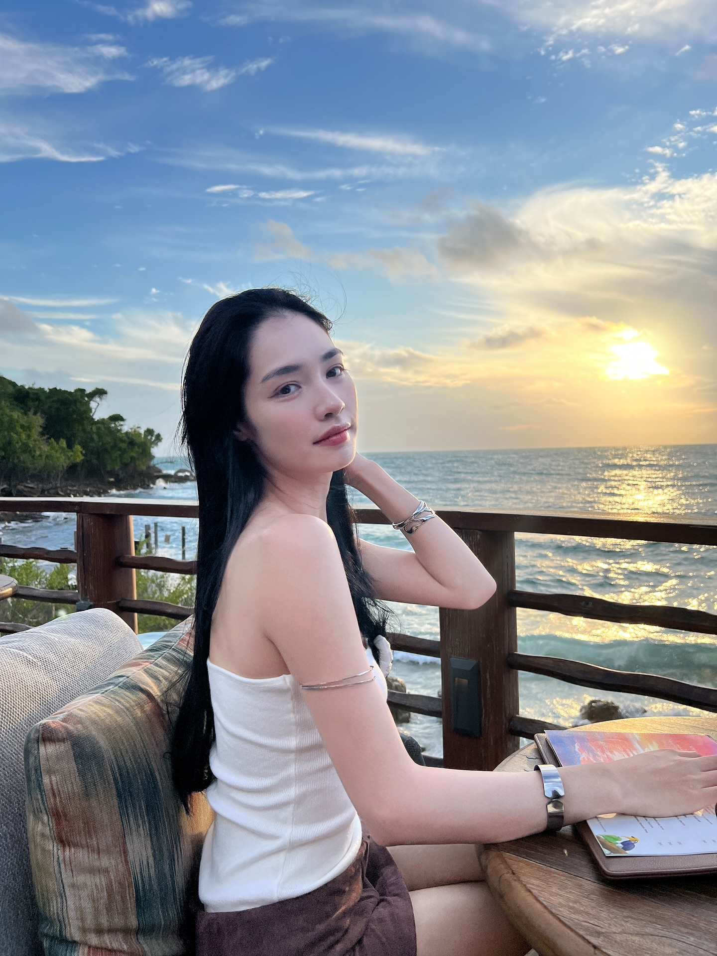 มิ้นท์ - รัญชน์รวี เอื้อกูลวราวัตร