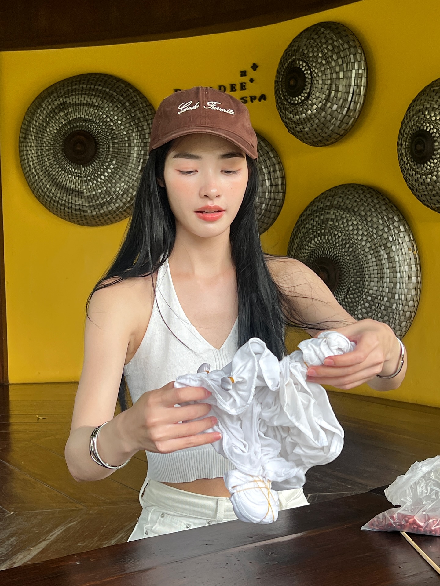 มิ้นท์ - รัญชน์รวี เอื้อกูลวราวัตร