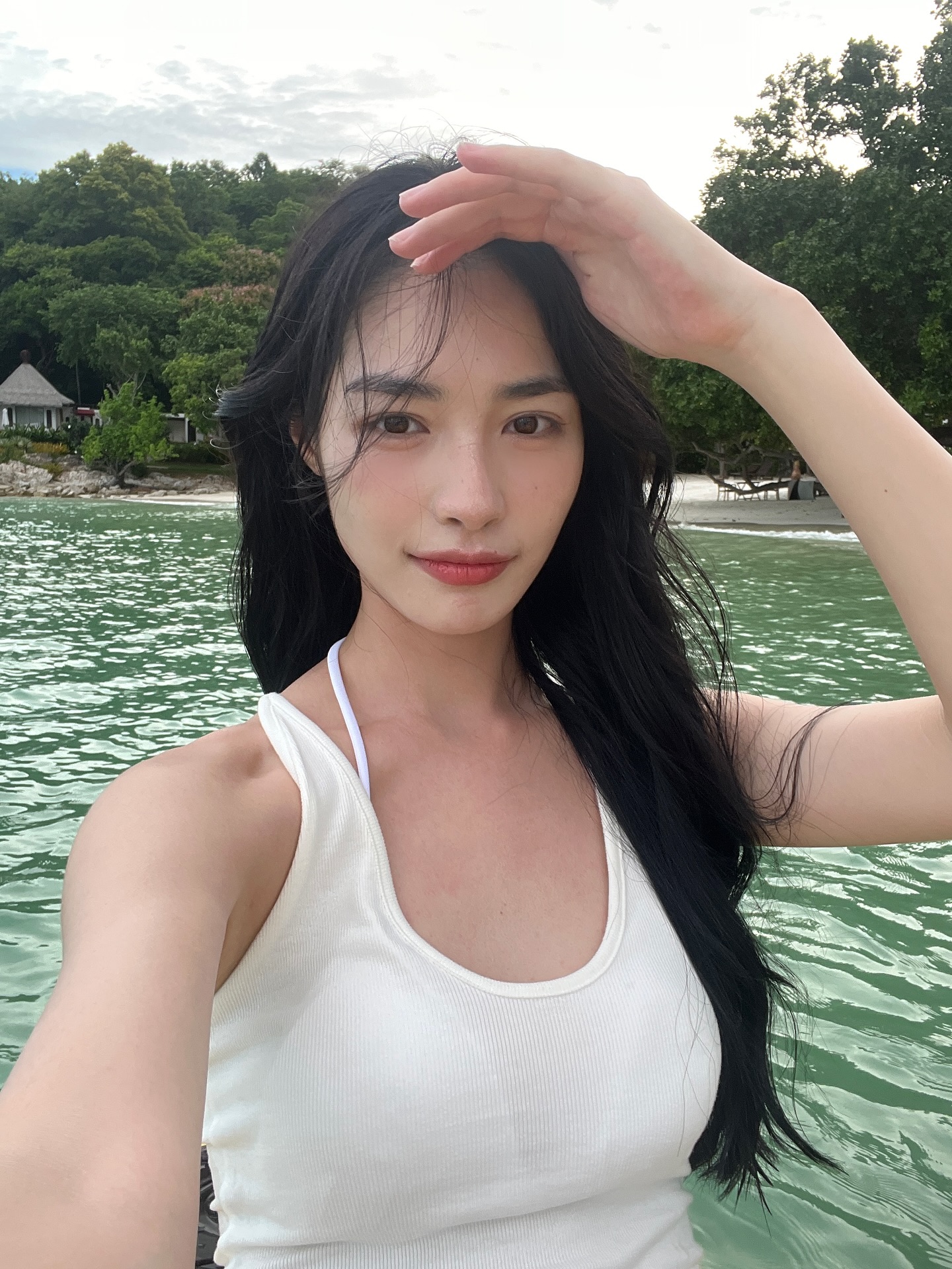 มิ้นท์ - รัญชน์รวี เอื้อกูลวราวัตร