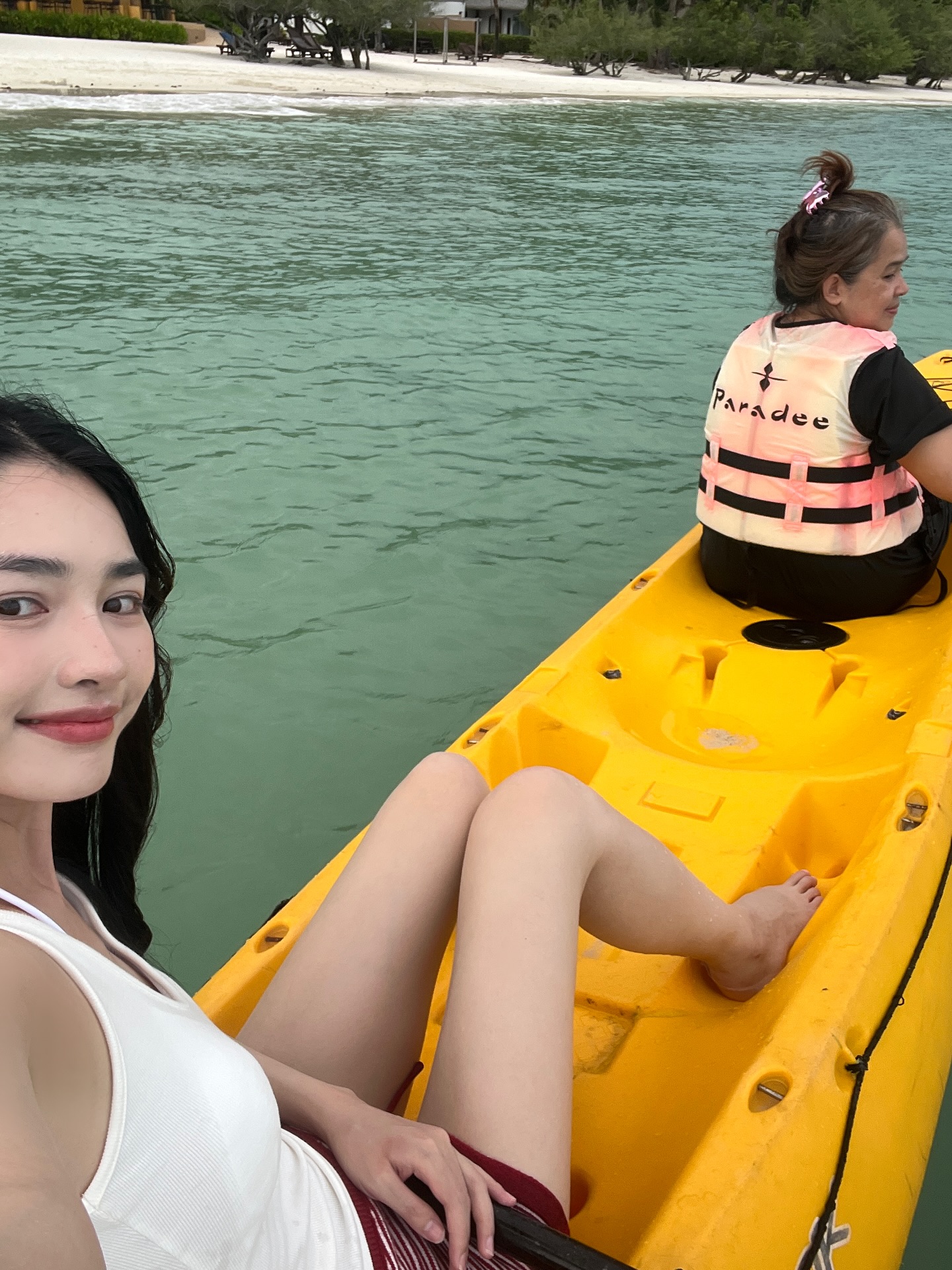 มิ้นท์ - รัญชน์รวี เอื้อกูลวราวัตร