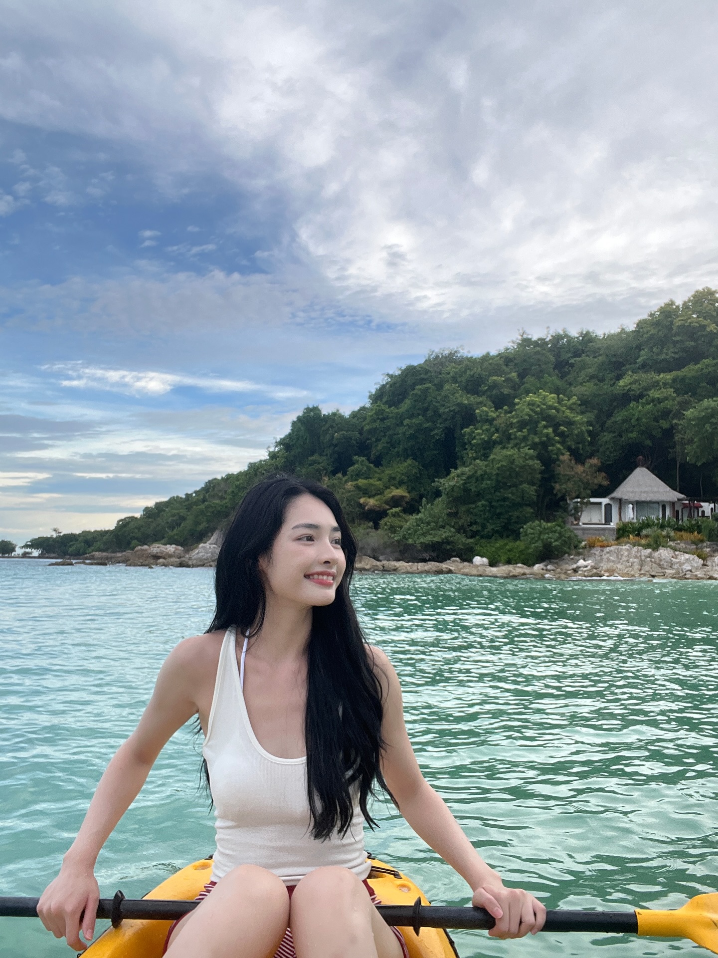 มิ้นท์ - รัญชน์รวี เอื้อกูลวราวัตร