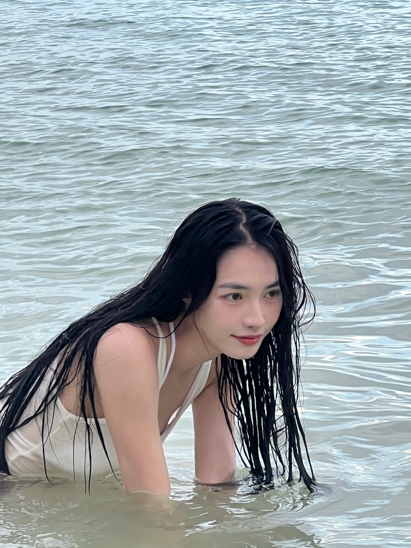 มิ้นท์ - รัญชน์รวี เอื้อกูลวราวัตร
