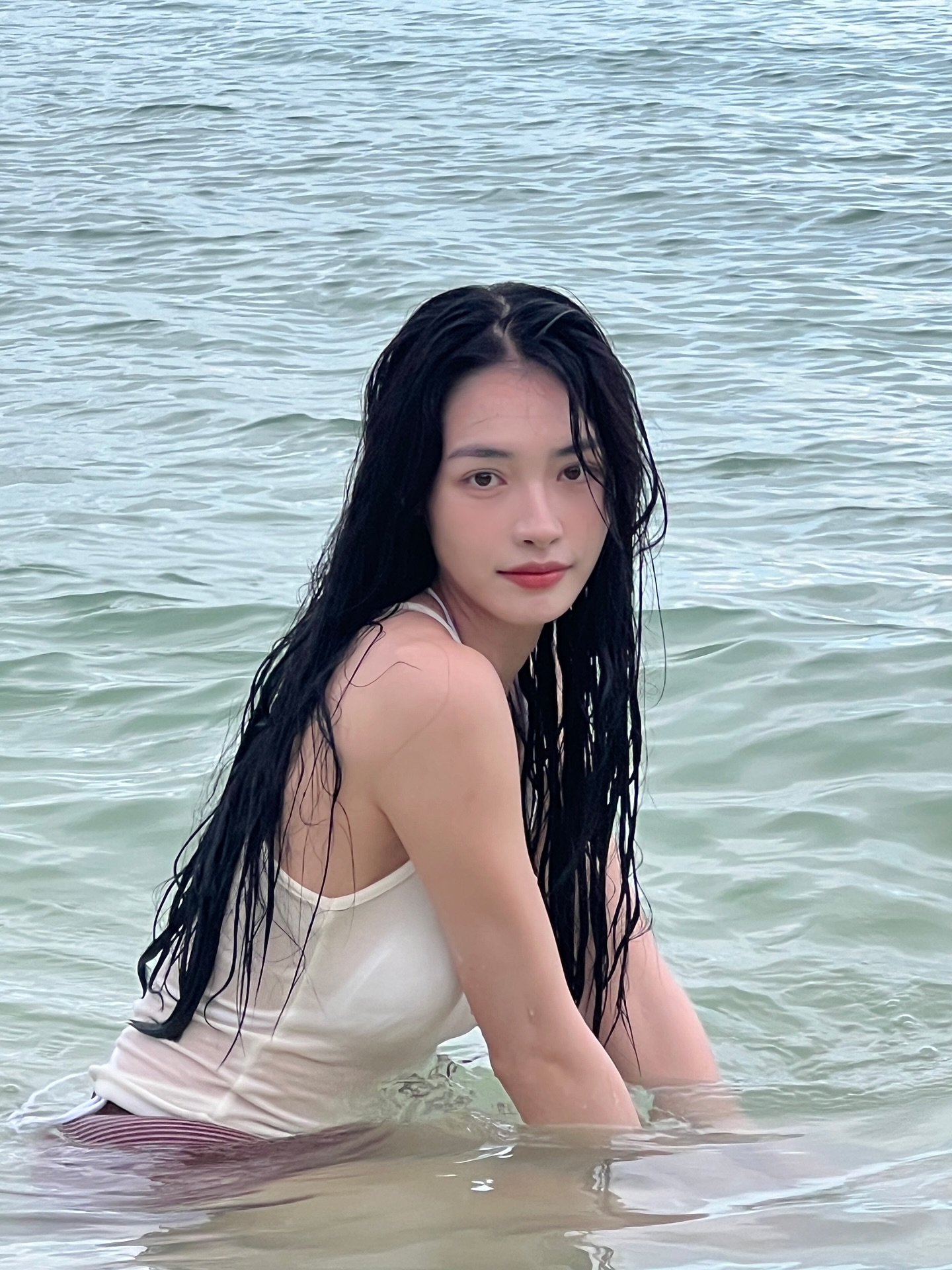 มิ้นท์ - รัญชน์รวี เอื้อกูลวราวัตร