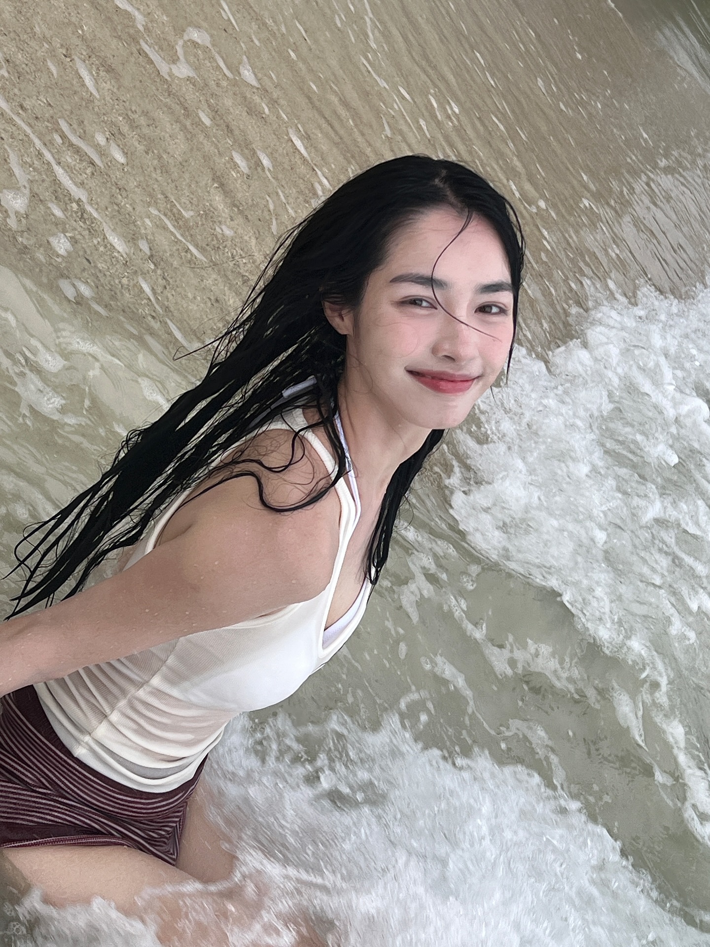 มิ้นท์ - รัญชน์รวี เอื้อกูลวราวัตร