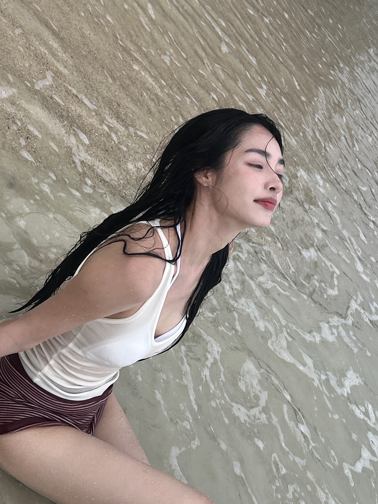 มิ้นท์ - รัญชน์รวี เอื้อกูลวราวัตร