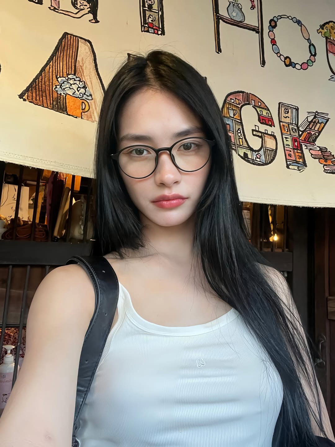 มิ้นท์ - รัญชน์รวี เอื้อกูลวราวัตร