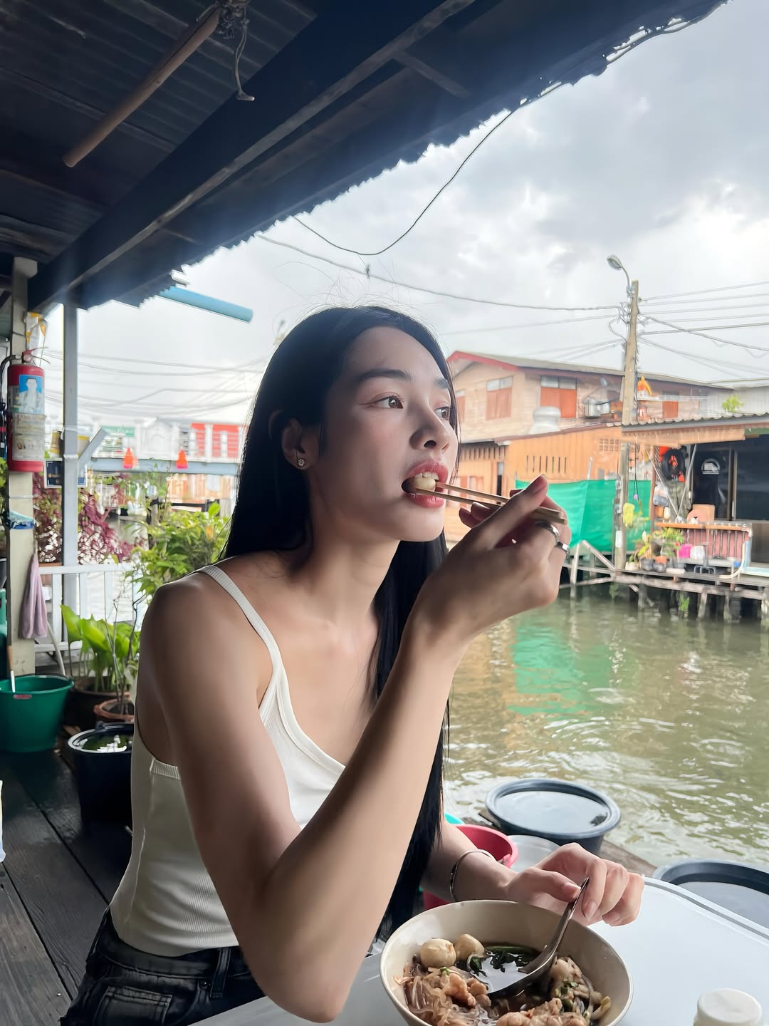 มิ้นท์ - รัญชน์รวี เอื้อกูลวราวัตร