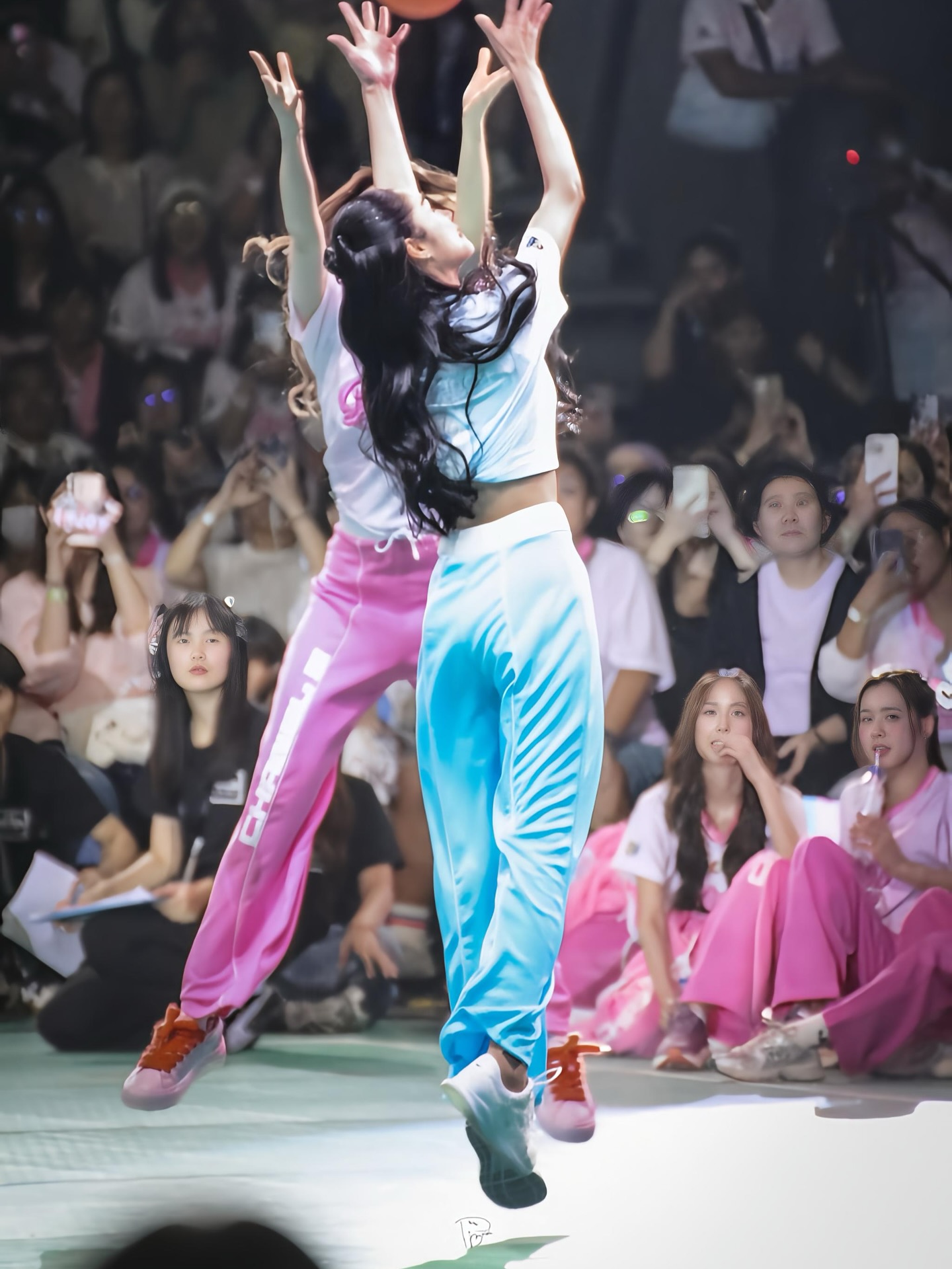 มิ้นท์ - รัญชน์รวี เอื้อกูลวราวัตร