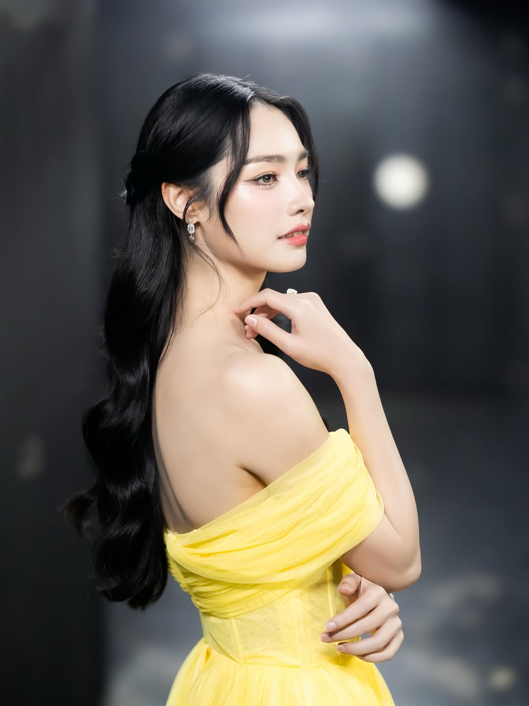 มิ้นท์ - รัญชน์รวี เอื้อกูลวราวัตร