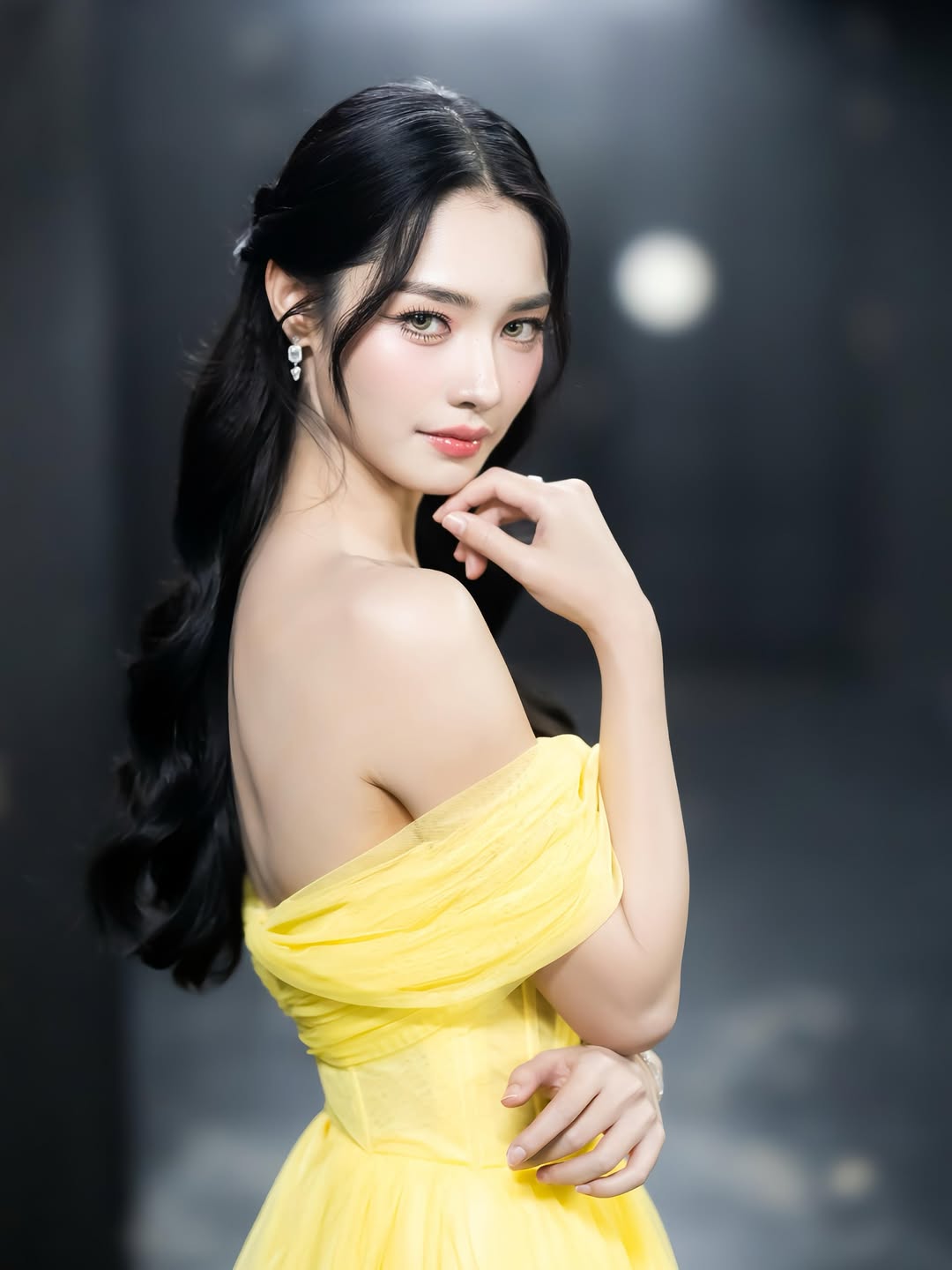 มิ้นท์ - รัญชน์รวี เอื้อกูลวราวัตร