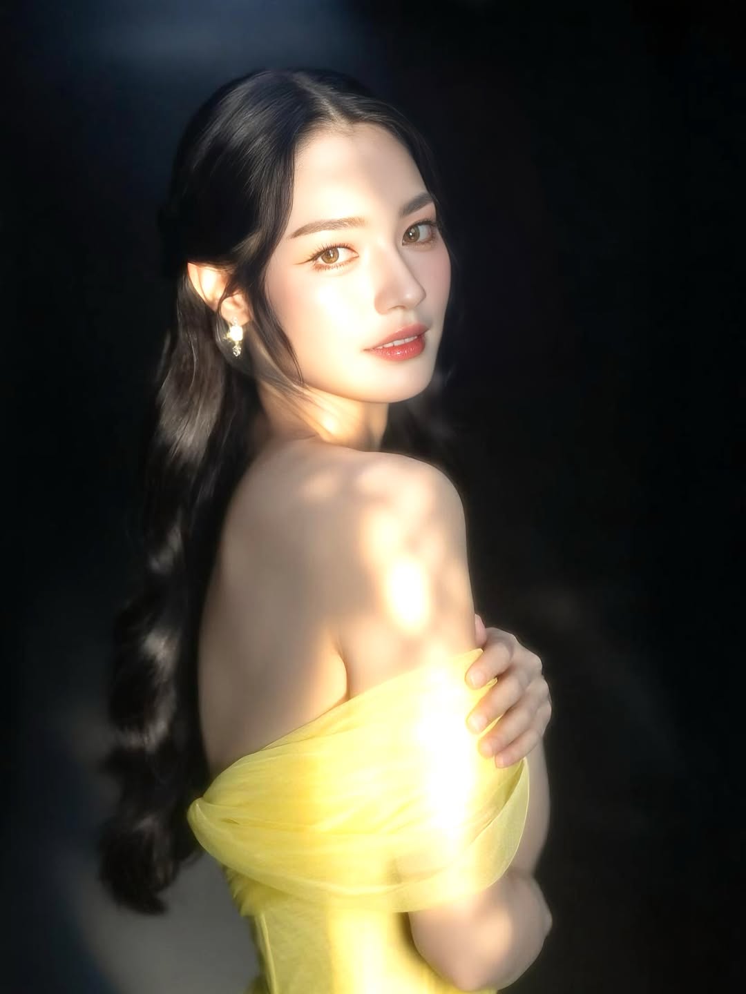 มิ้นท์ - รัญชน์รวี เอื้อกูลวราวัตร