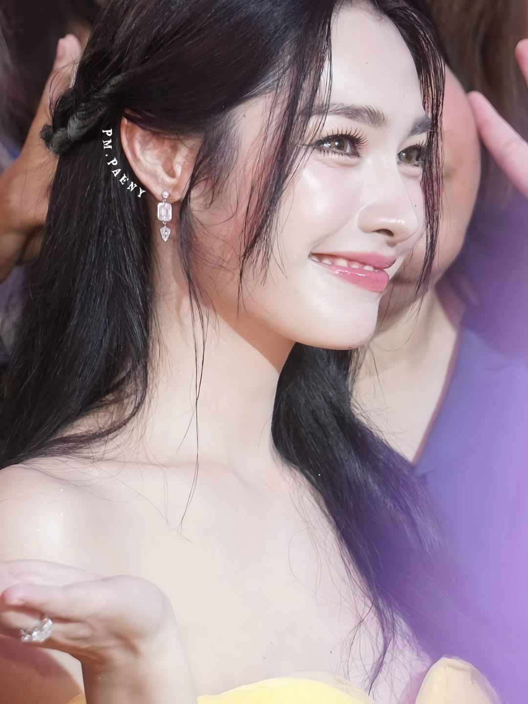มิ้นท์ - รัญชน์รวี เอื้อกูลวราวัตร