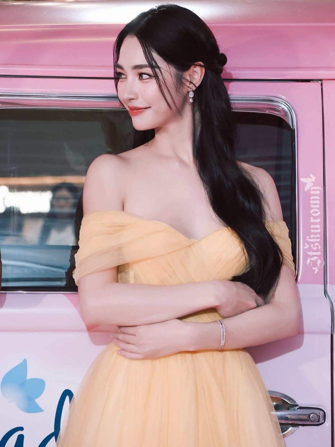 มิ้นท์ - รัญชน์รวี เอื้อกูลวราวัตร