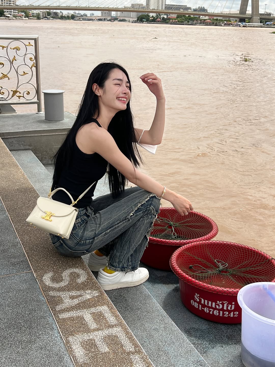 มิ้นท์ - รัญชน์รวี เอื้อกูลวราวัตร