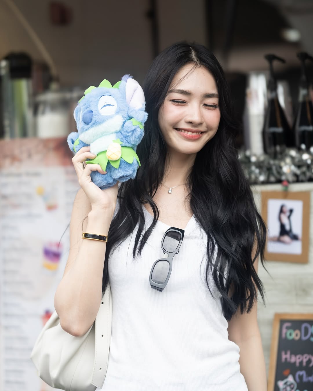 มิ้นท์ - รัญชน์รวี เอื้อกูลวราวัตร