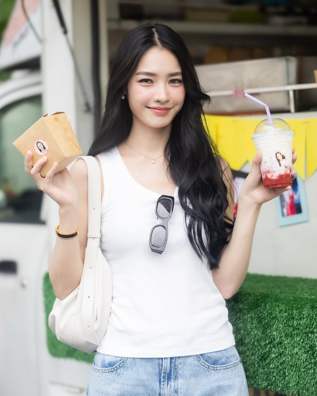 มิ้นท์ - รัญชน์รวี เอื้อกูลวราวัตร