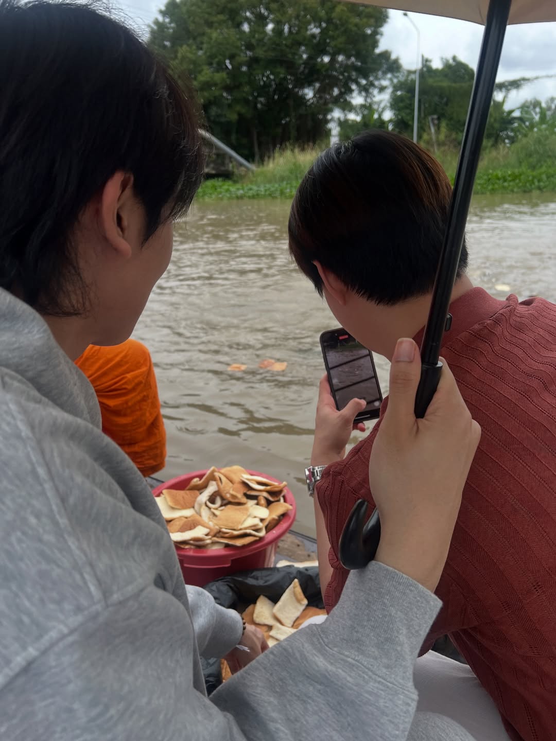 มิ้นท์ - รัญชน์รวี เอื้อกูลวราวัตร