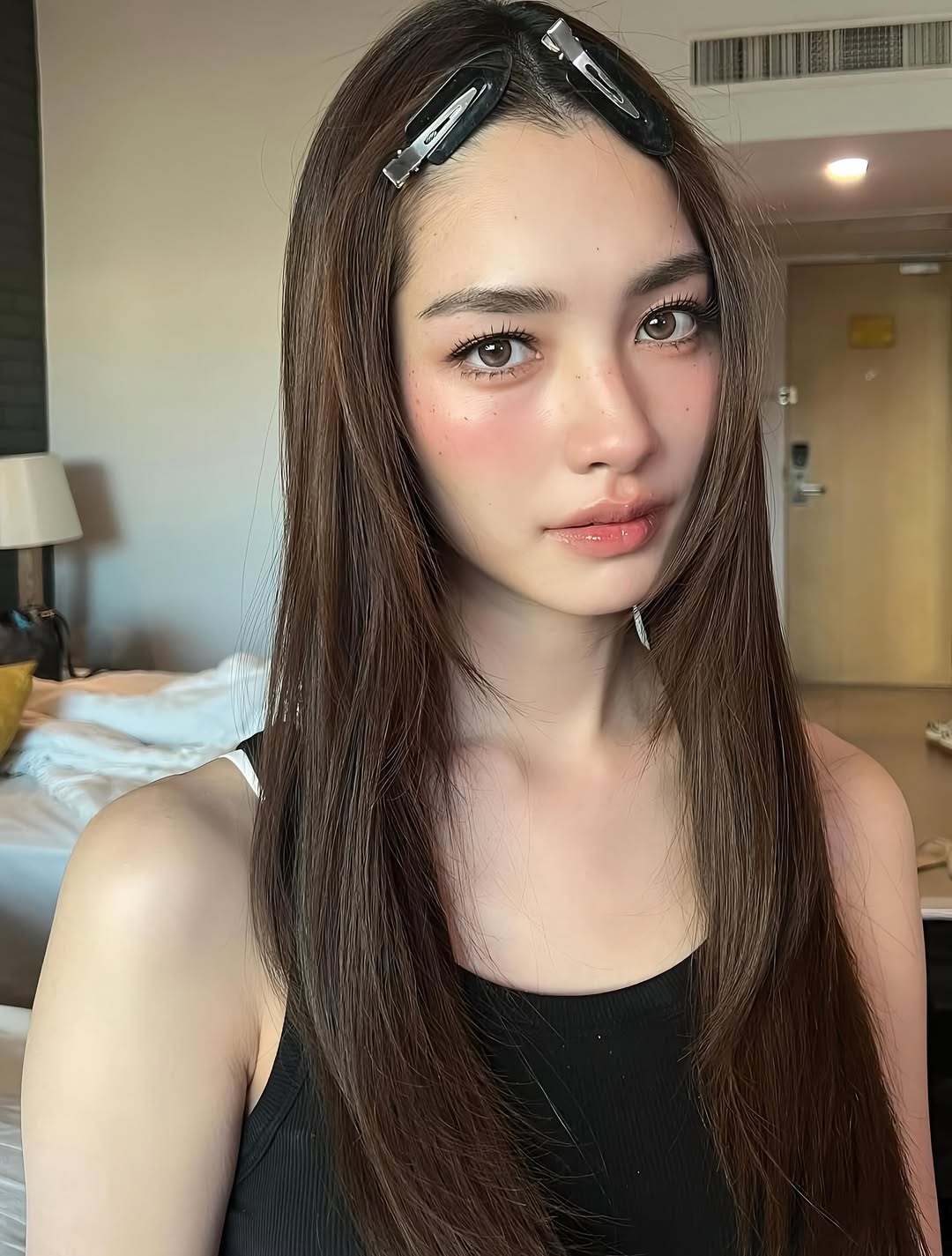 มิ้นท์ - รัญชน์รวี เอื้อกูลวราวัตร