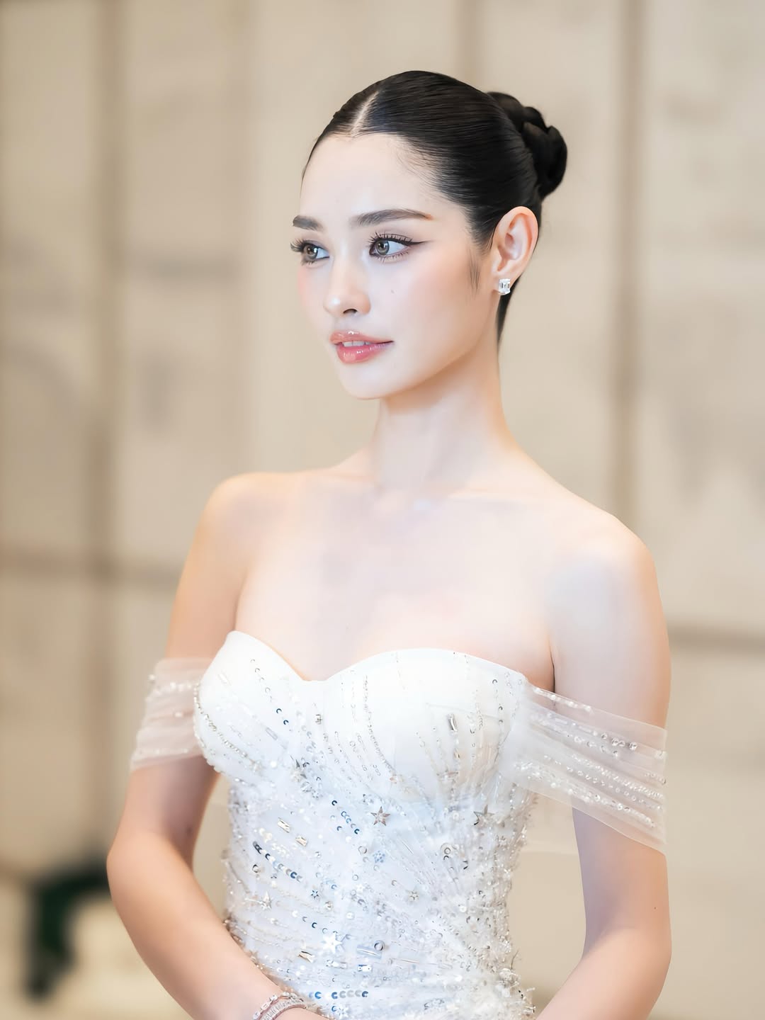 มิ้นท์ - รัญชน์รวี เอื้อกูลวราวัตร