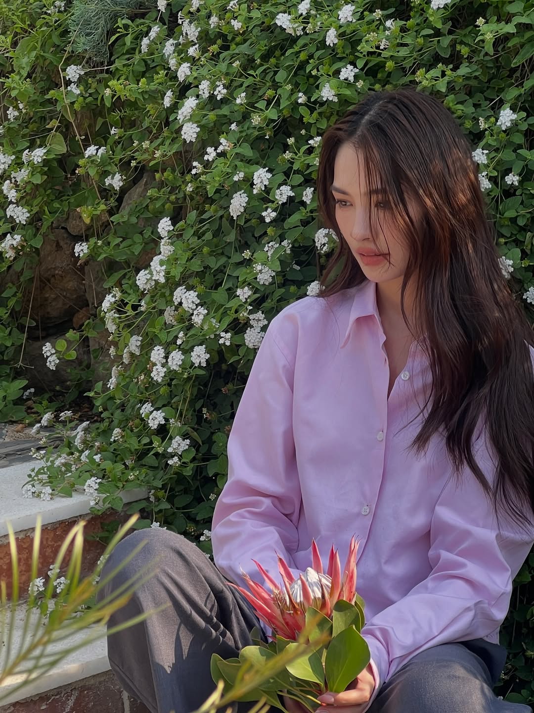 มิ้นท์ - รัญชน์รวี เอื้อกูลวราวัตร