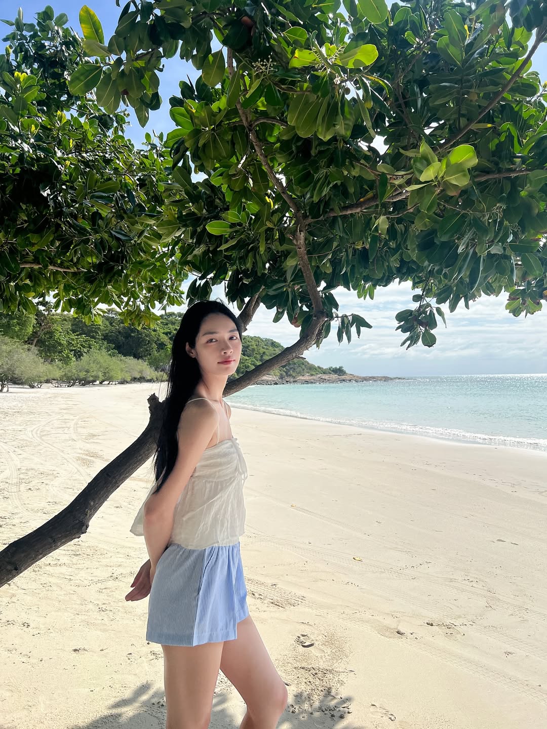 มิ้นท์ - รัญชน์รวี เอื้อกูลวราวัตร