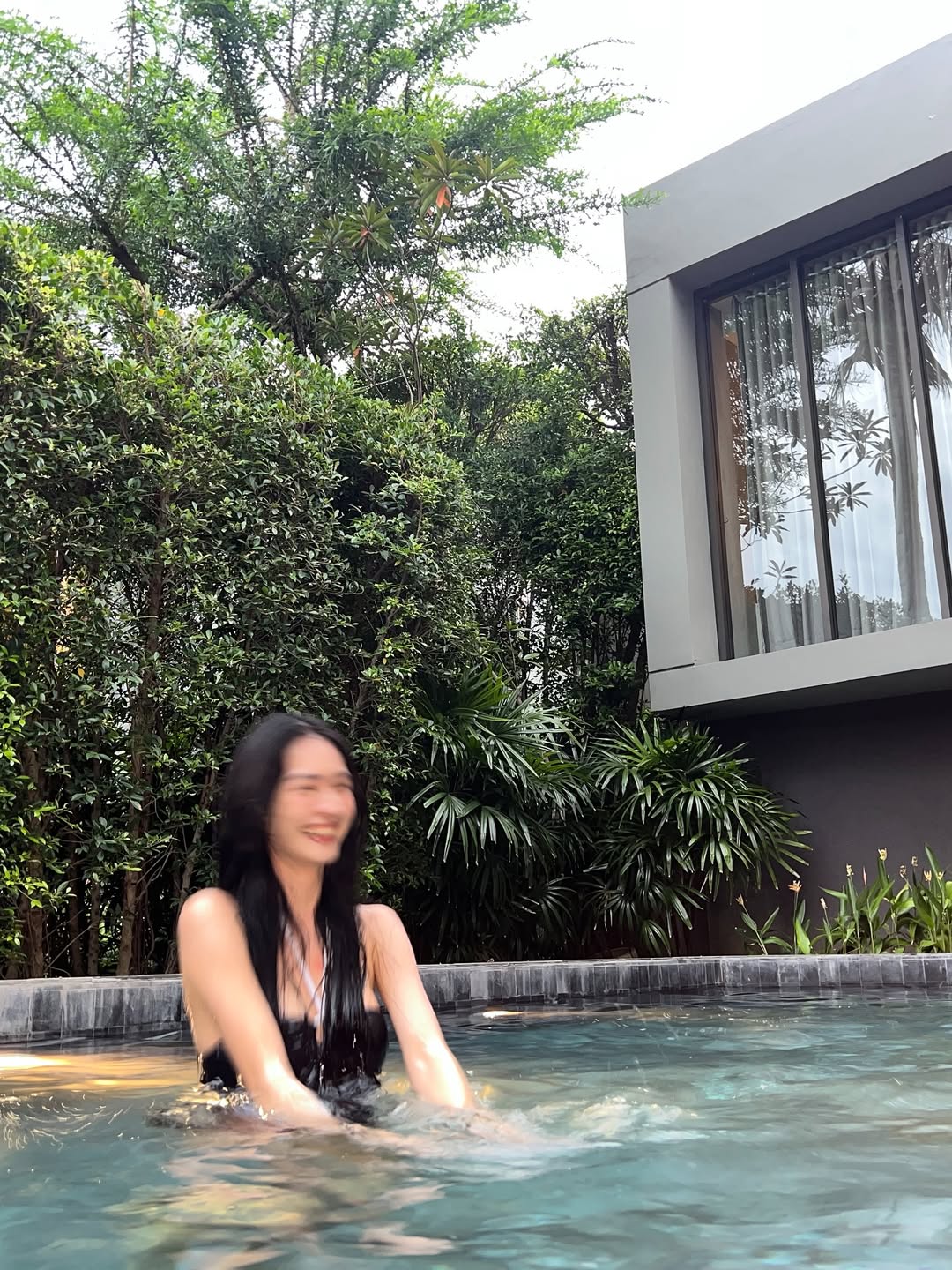 มิ้นท์ - รัญชน์รวี เอื้อกูลวราวัตร