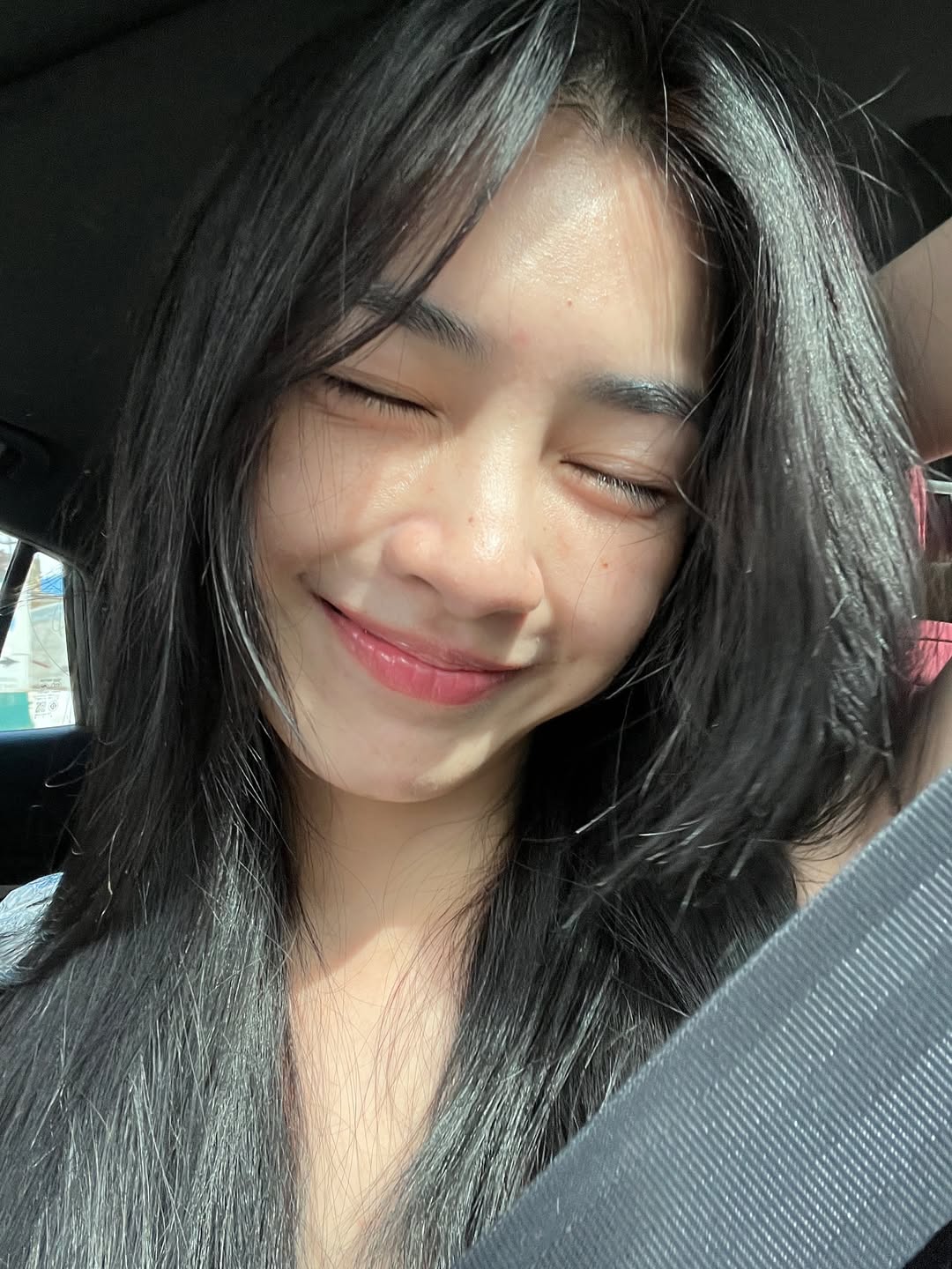 มิ้นท์ - รัญชน์รวี เอื้อกูลวราวัตร