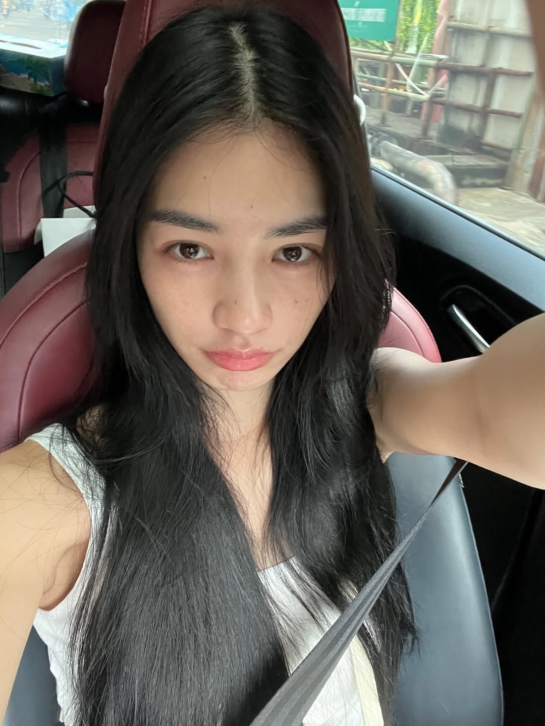 มิ้นท์ - รัญชน์รวี เอื้อกูลวราวัตร