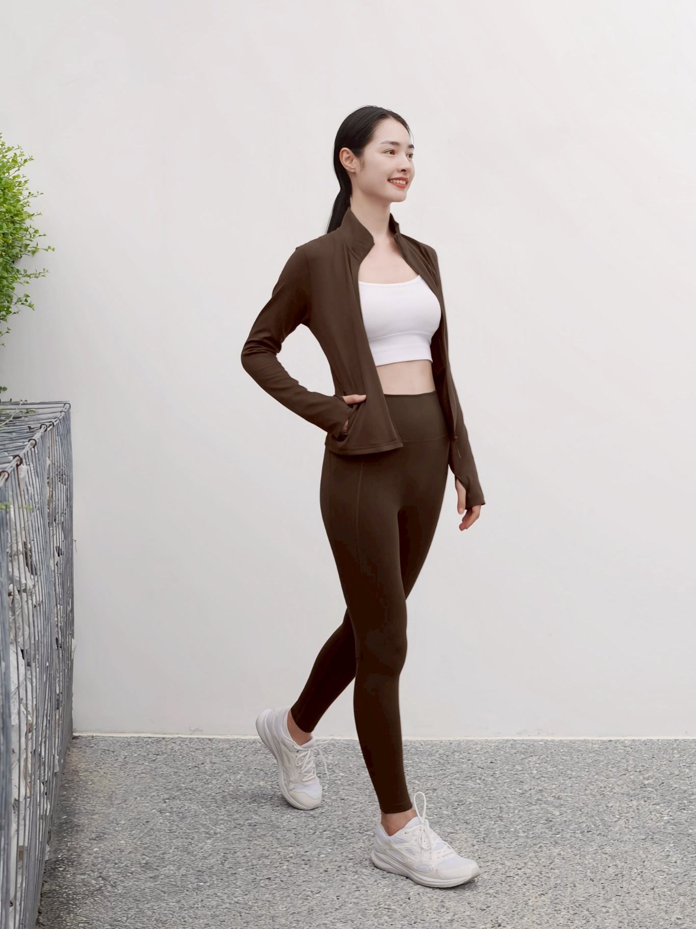 มิ้นท์ - รัญชน์รวี เอื้อกูลวราวัตร