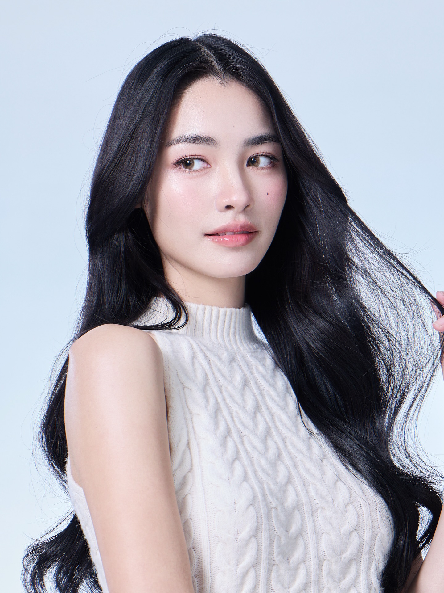 มิ้นท์ - รัญชน์รวี เอื้อกูลวราวัตร