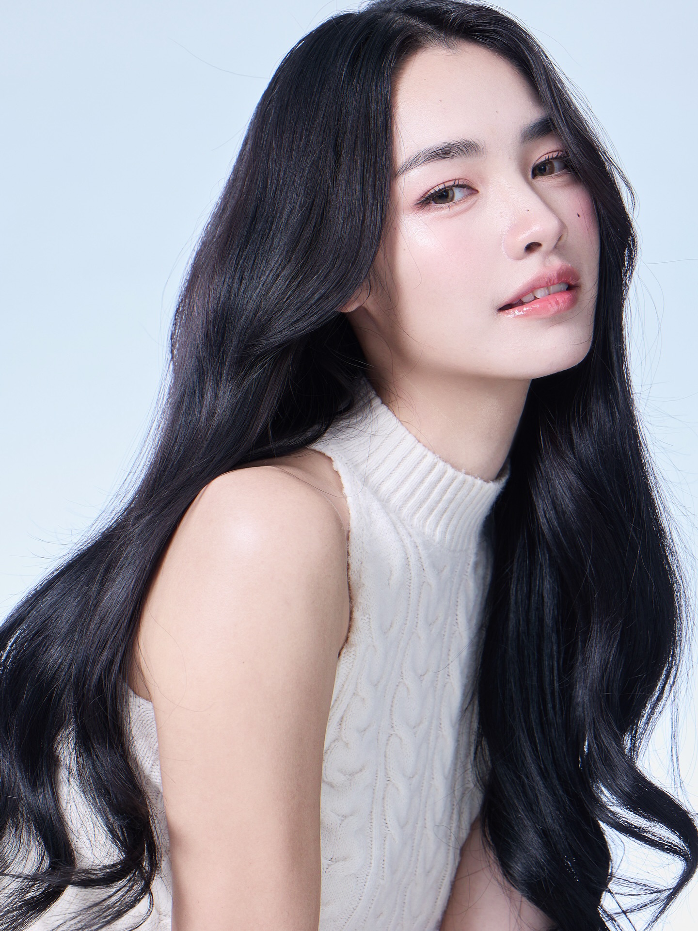 มิ้นท์ - รัญชน์รวี เอื้อกูลวราวัตร