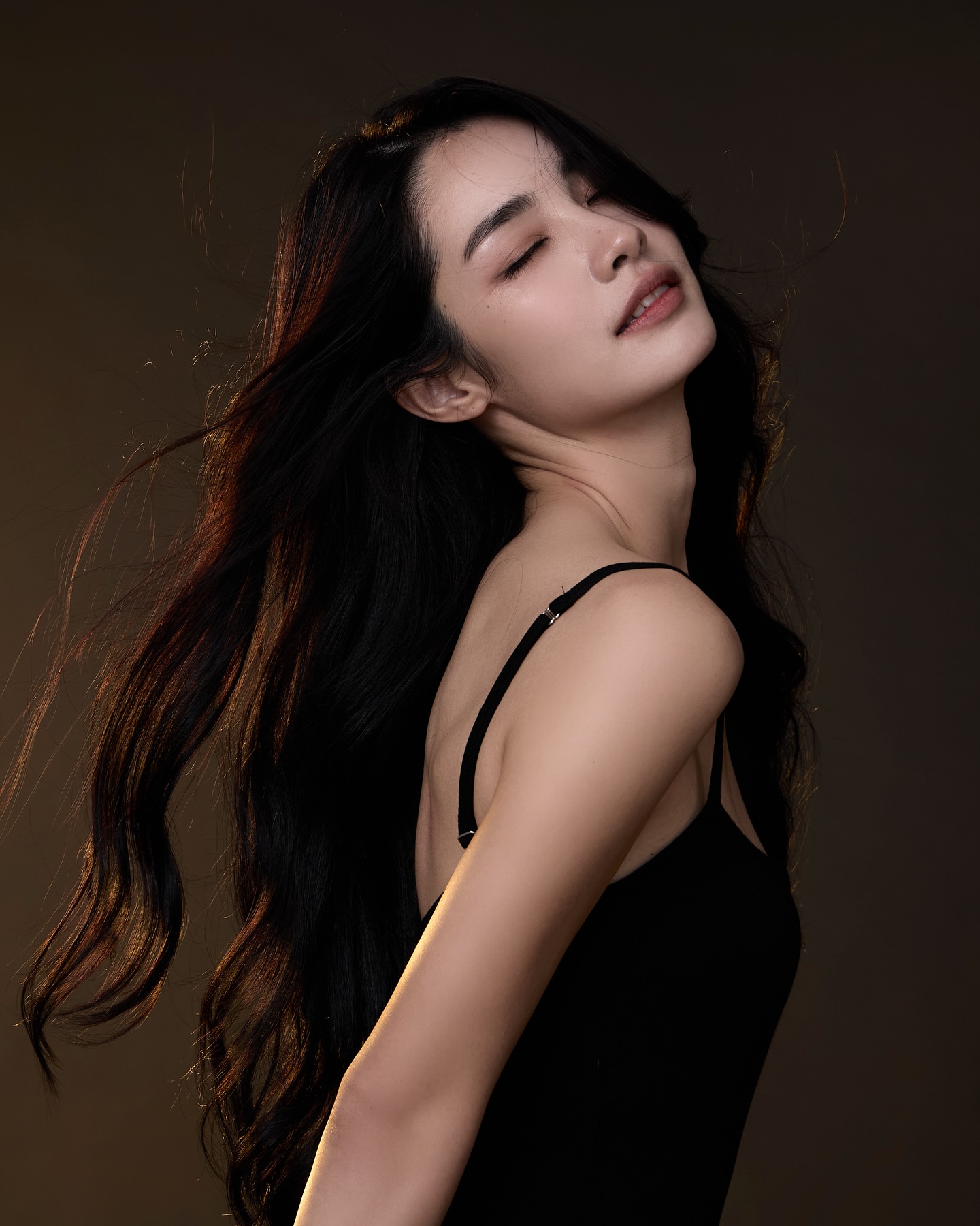 มิ้นท์ - รัญชน์รวี เอื้อกูลวราวัตร