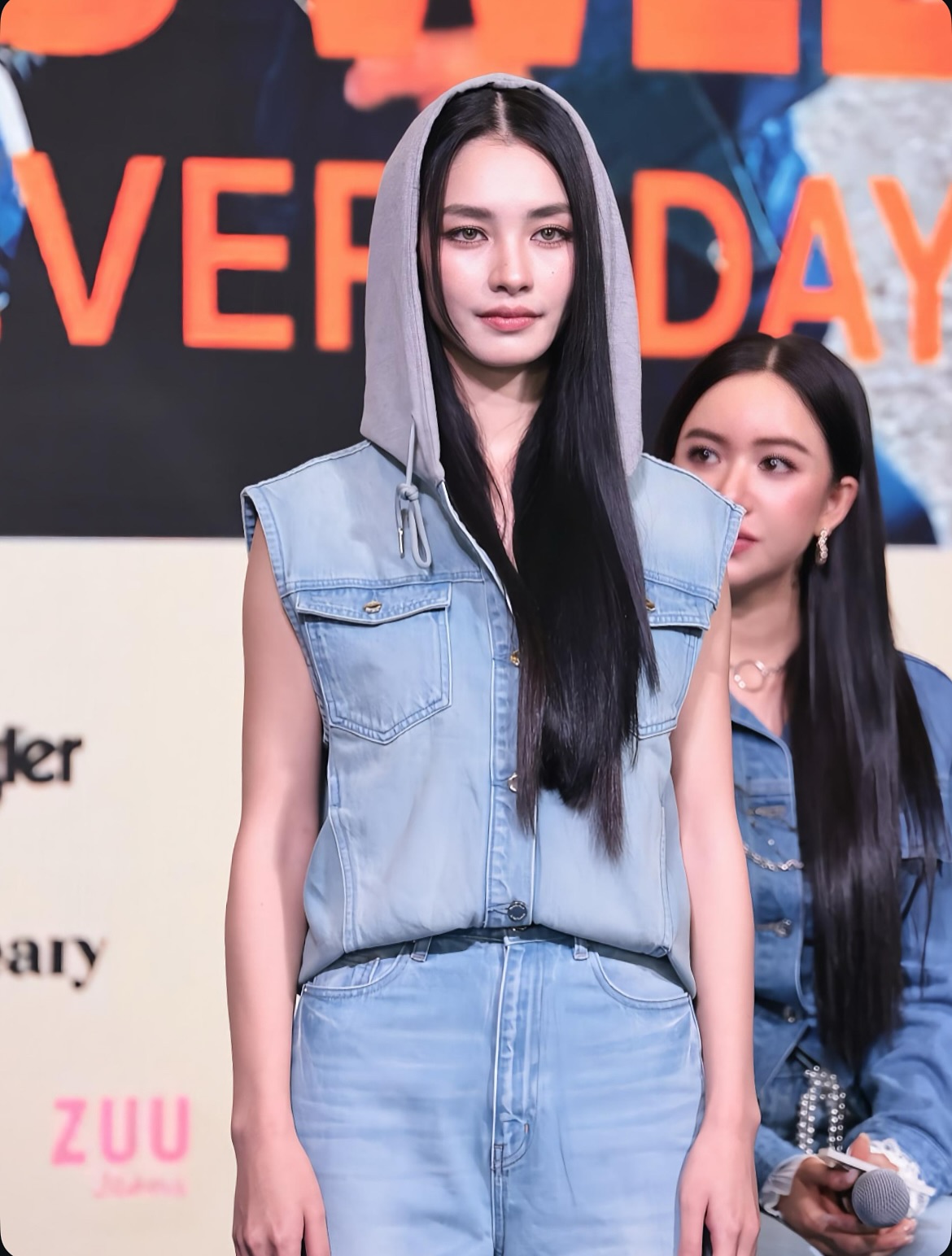 มิ้นท์ - รัญชน์รวี เอื้อกูลวราวัตร