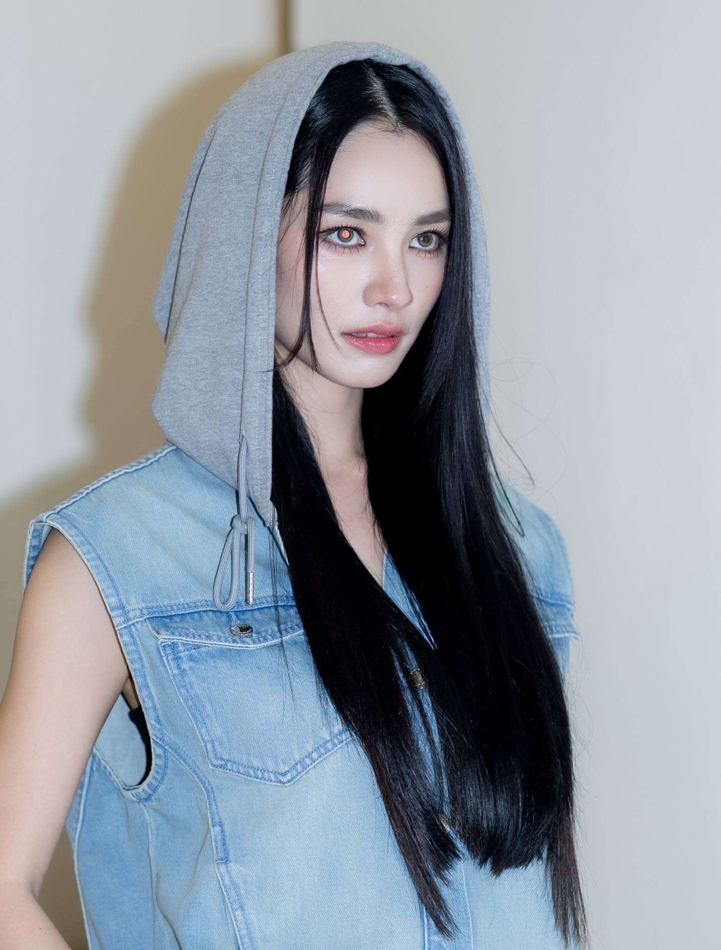 มิ้นท์ - รัญชน์รวี เอื้อกูลวราวัตร
