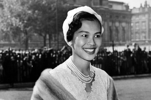 มิ้นท์ - รัญชน์รวี เอื้อกูลวราวัตร