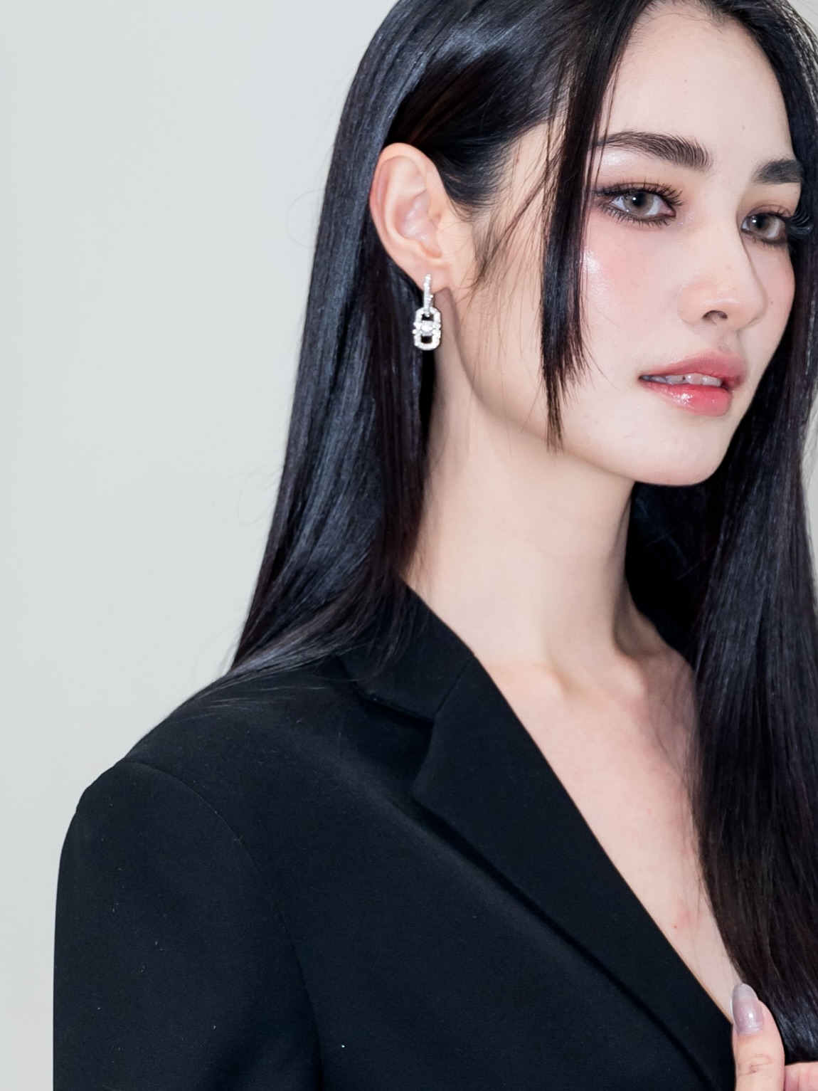 มิ้นท์ - รัญชน์รวี เอื้อกูลวราวัตร