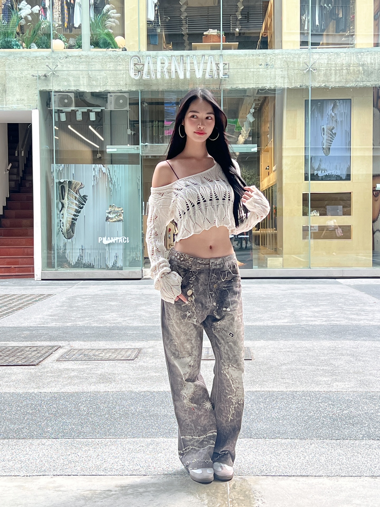 มิ้นท์ - รัญชน์รวี เอื้อกูลวราวัตร