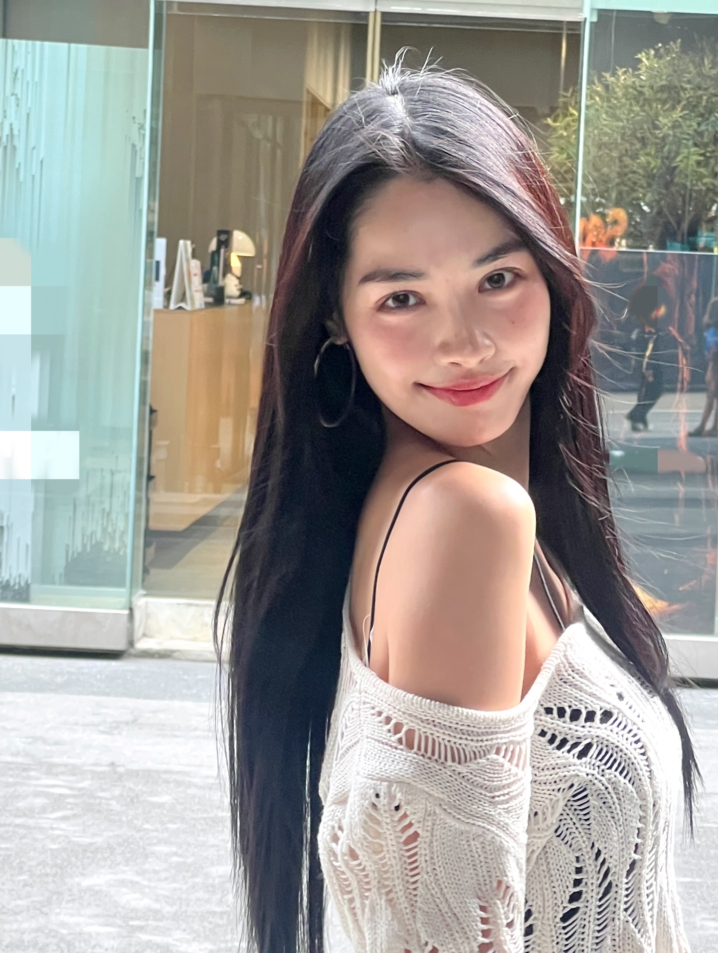 มิ้นท์ - รัญชน์รวี เอื้อกูลวราวัตร