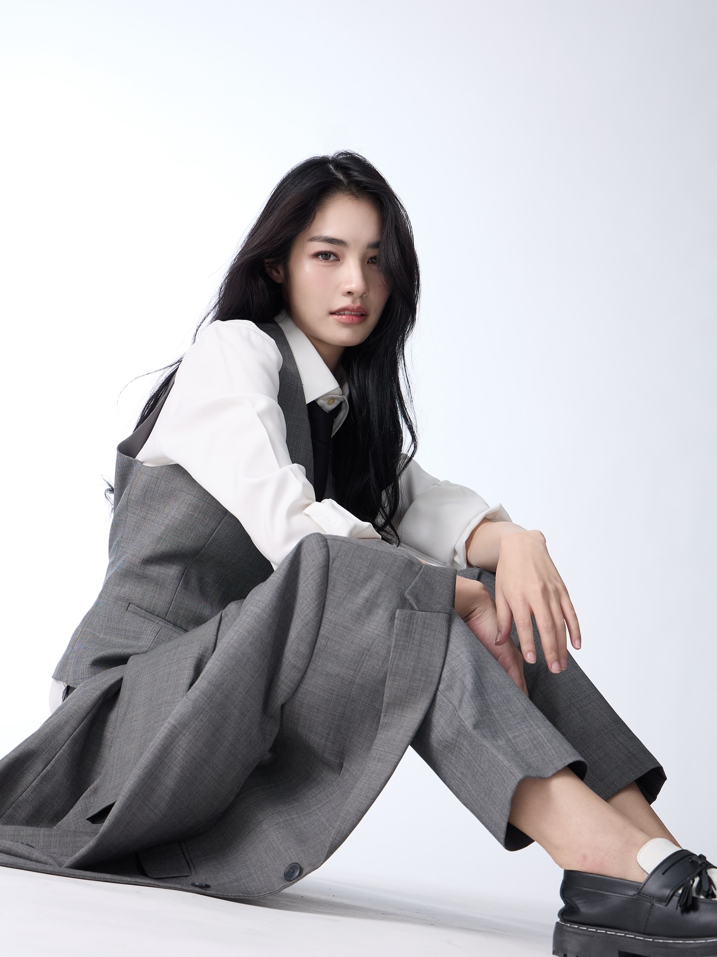 มิ้นท์ - รัญชน์รวี เอื้อกูลวราวัตร