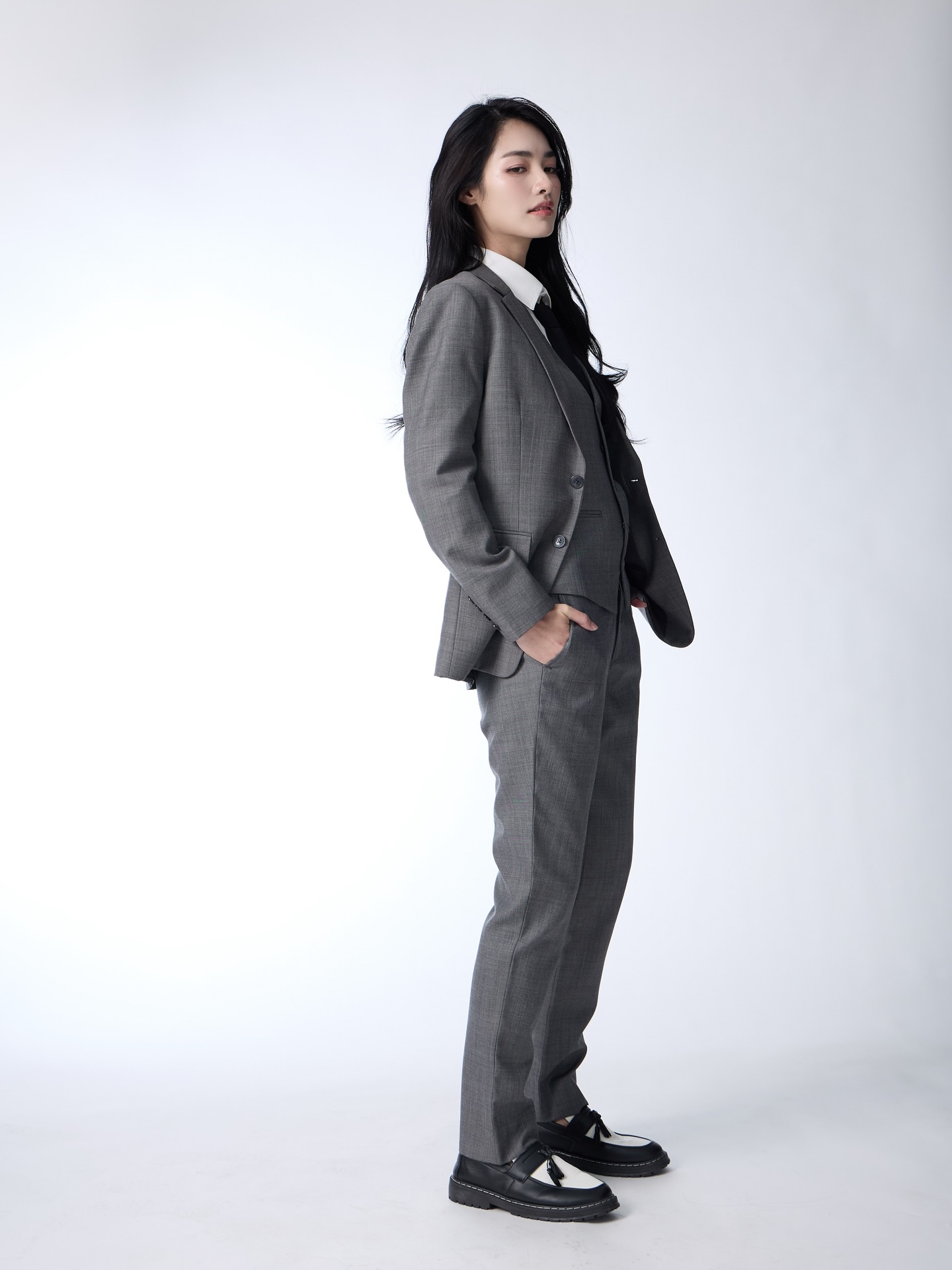 มิ้นท์ - รัญชน์รวี เอื้อกูลวราวัตร