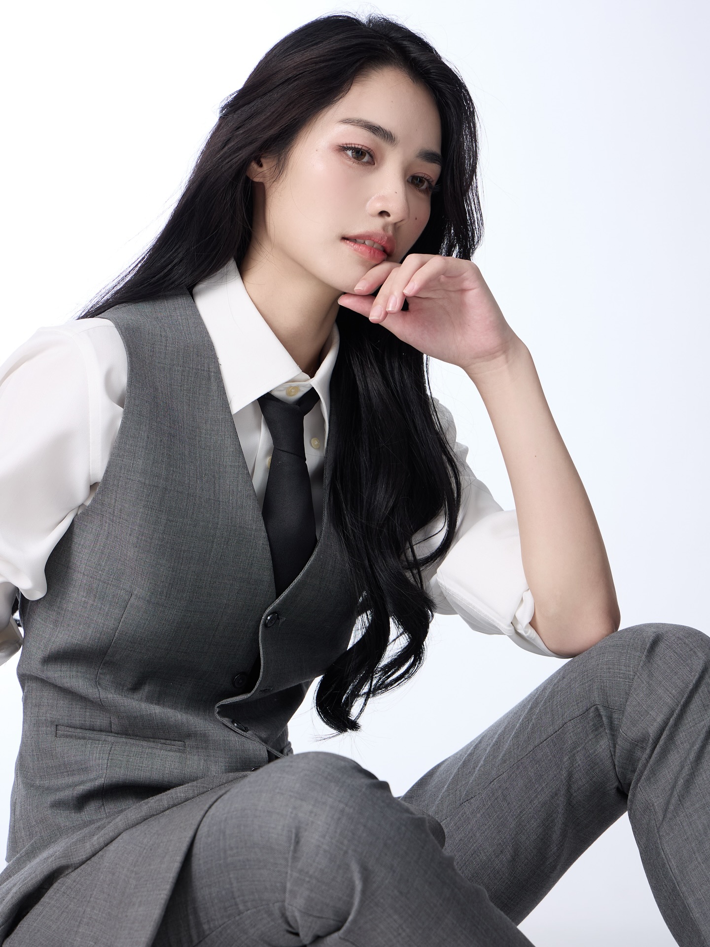 มิ้นท์ - รัญชน์รวี เอื้อกูลวราวัตร